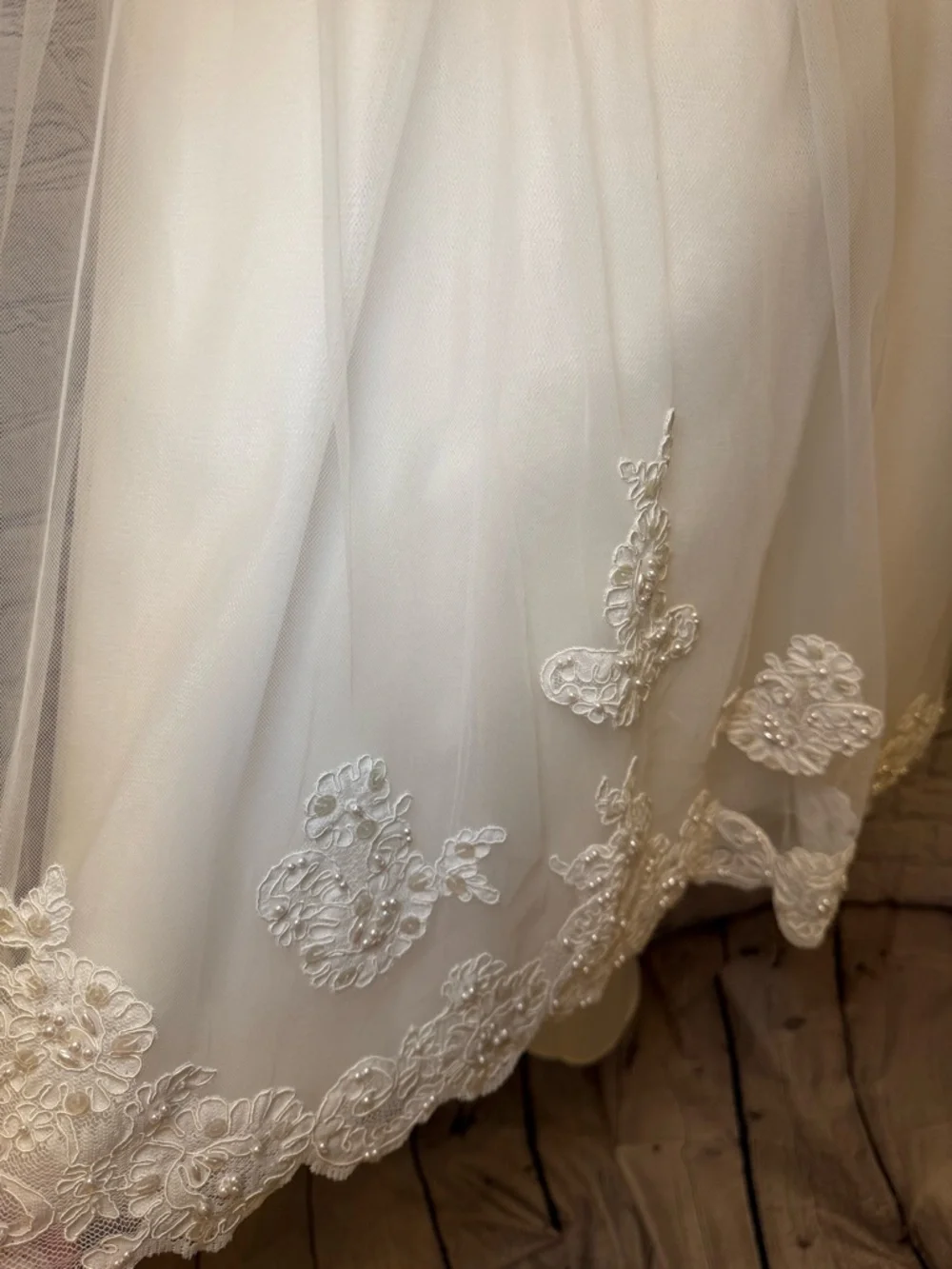 David's Bridal White Floral Appliqué Tulle Flower Girl Dress - Picture 4 of 16